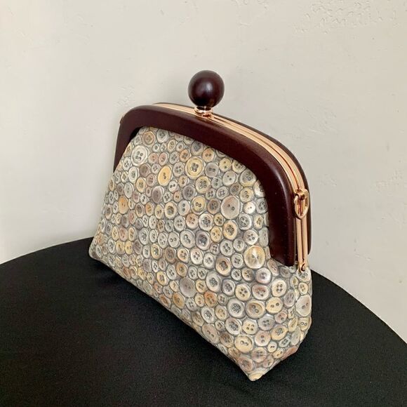 Handmade Genuine Leather Relief Button Pattern Push-lock Clutch/Crossbody - Picture 7 of 16